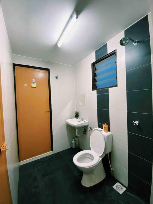 Spacious Cozy Lakeville Homestay 4 Bedrooms All With Aircond Seri Iskandar Exterior foto