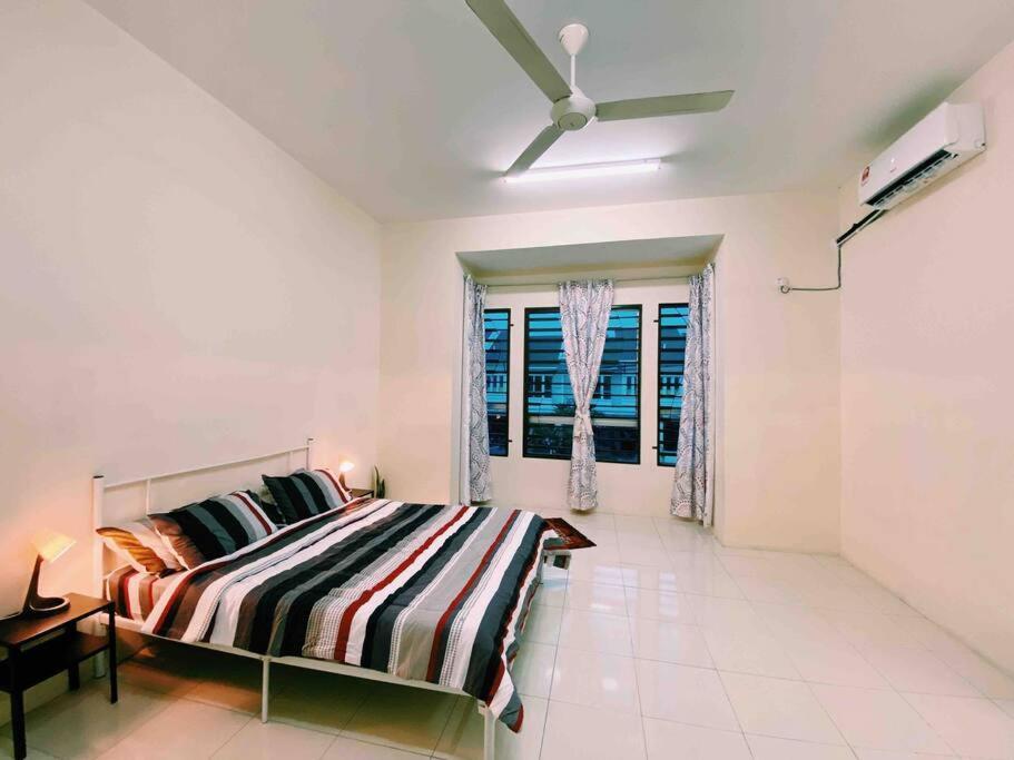Spacious Cozy Lakeville Homestay 4 Bedrooms All With Aircond Seri Iskandar Exterior foto